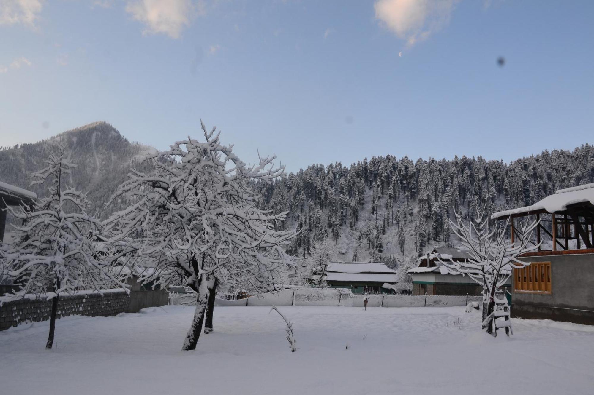 West End Lodges Neelum Exterior foto