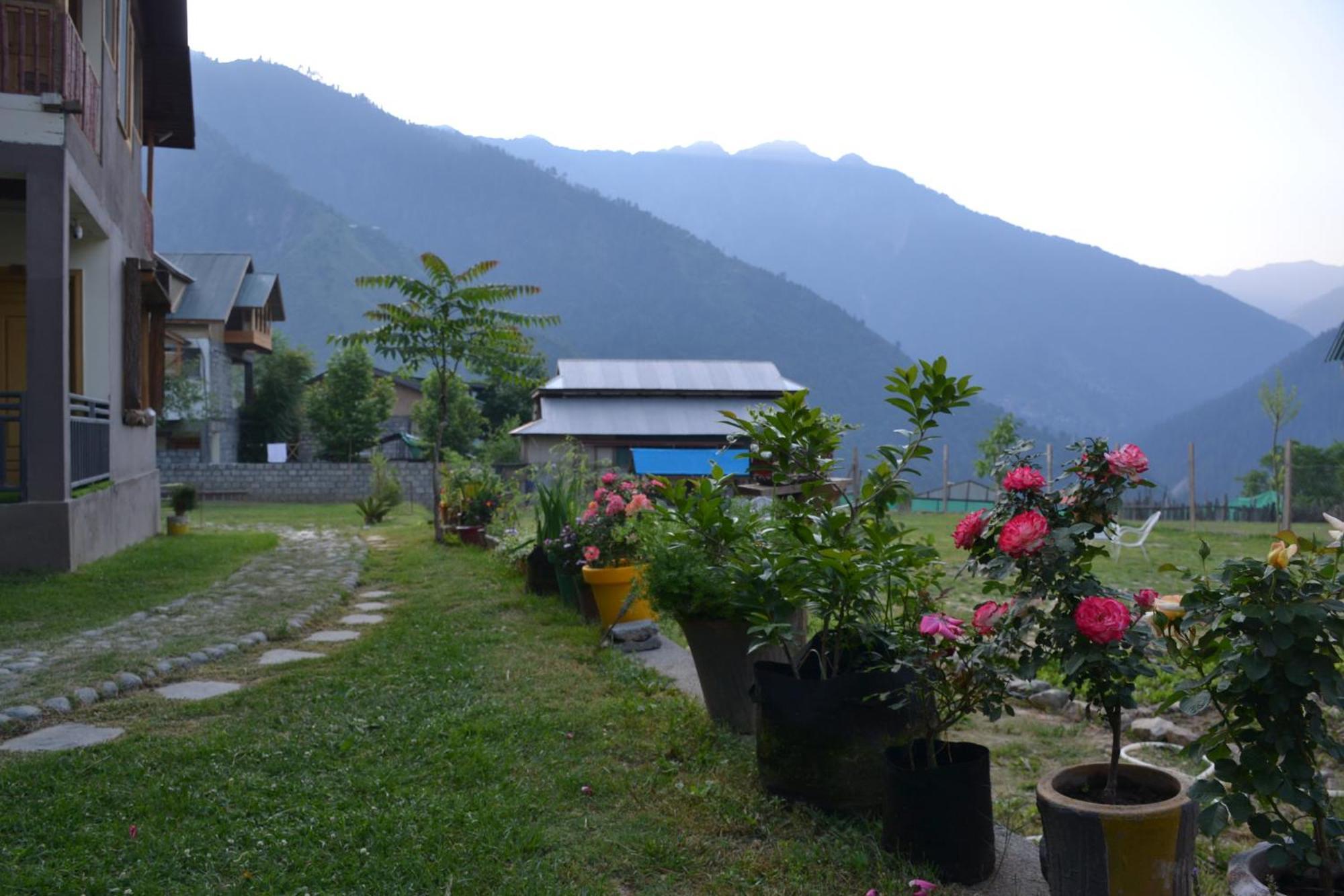 West End Lodges Neelum Exterior foto