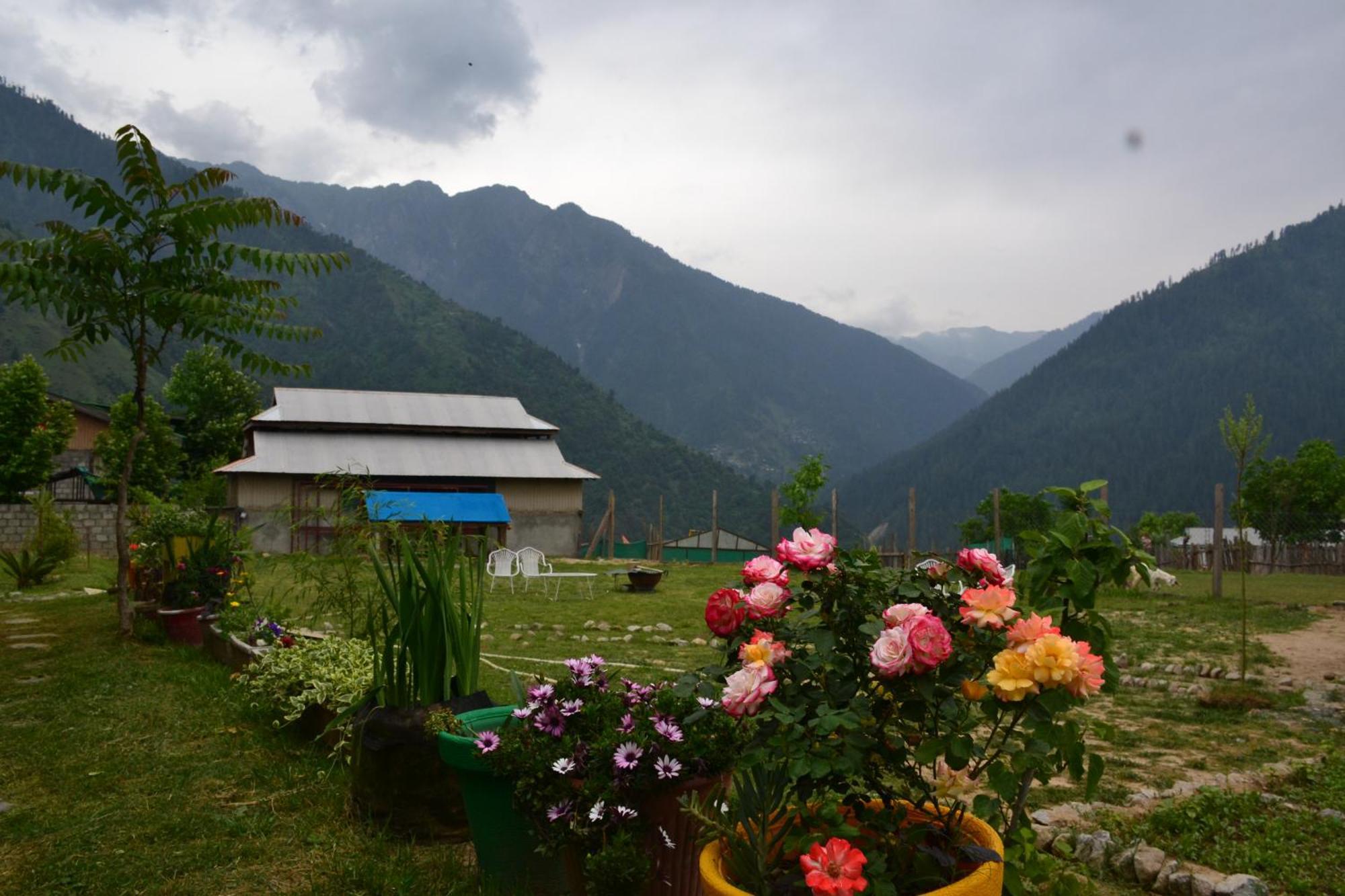 West End Lodges Neelum Exterior foto